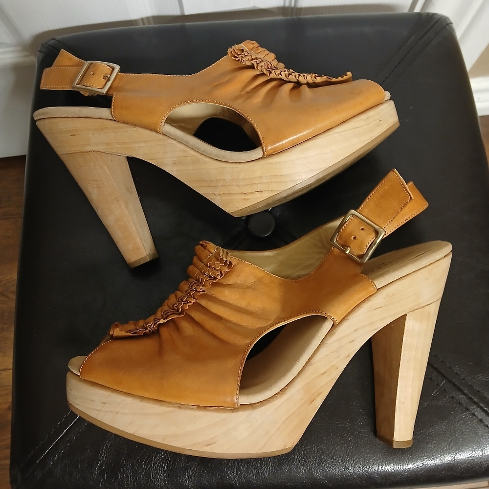 š¤LOEFFLER RANDALL Stylish Tan Women's Heeled Sandals - SIZE 9B